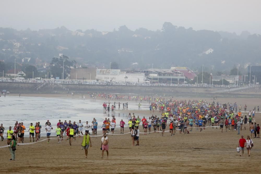 Carrera nocturna por la Playa de San Lorenzo