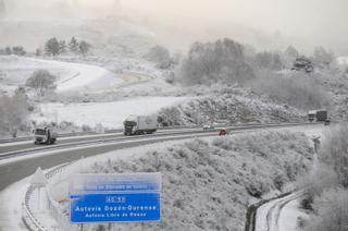 Galicia, cubierta de un grueso manto blanco