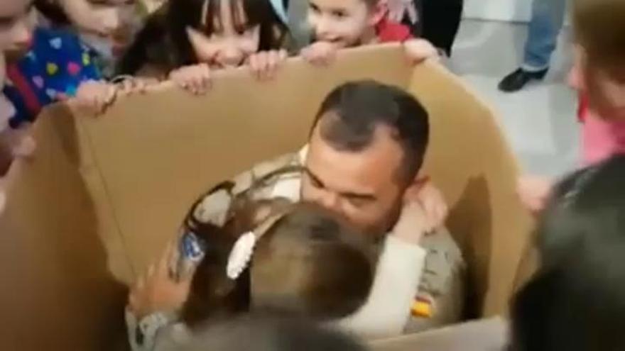 La sorpresa de un militar sevillano a su hija que emociona a internet