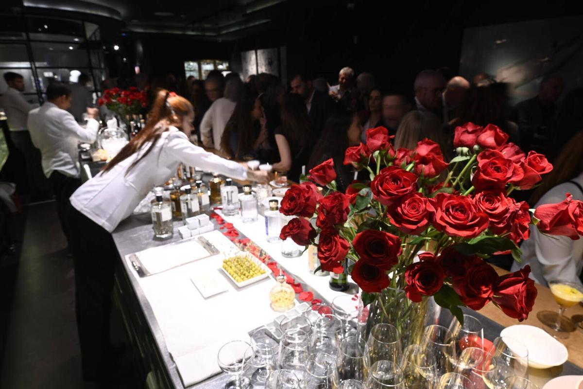 El suplemento 'abril' de EL PERIÓDICO celebra Sant Jordi en el Speakeasy El suplemento 'abril' de EL PERIÓDICO celebra Sant Jordi en el Speakeasy