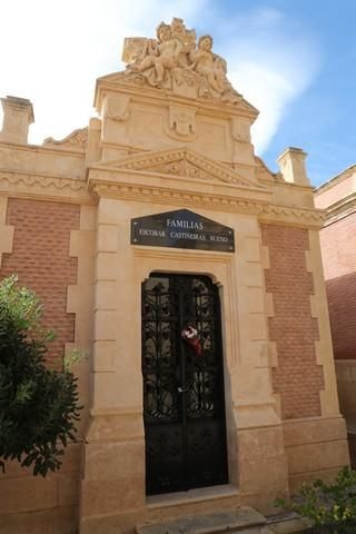 Día de Todos los Santos en el cementerio de Lorca