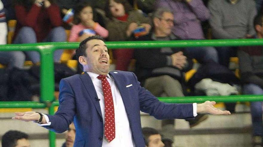 Gonzalo García de Vitoria, entrenador del Club Ourense Baloncesto. // Iñaki Osorio