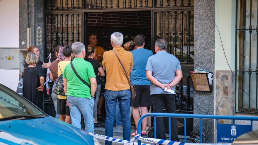 El bloque afectado por la explosión en Badajoz recupera la luz y el agua tras cuatro días