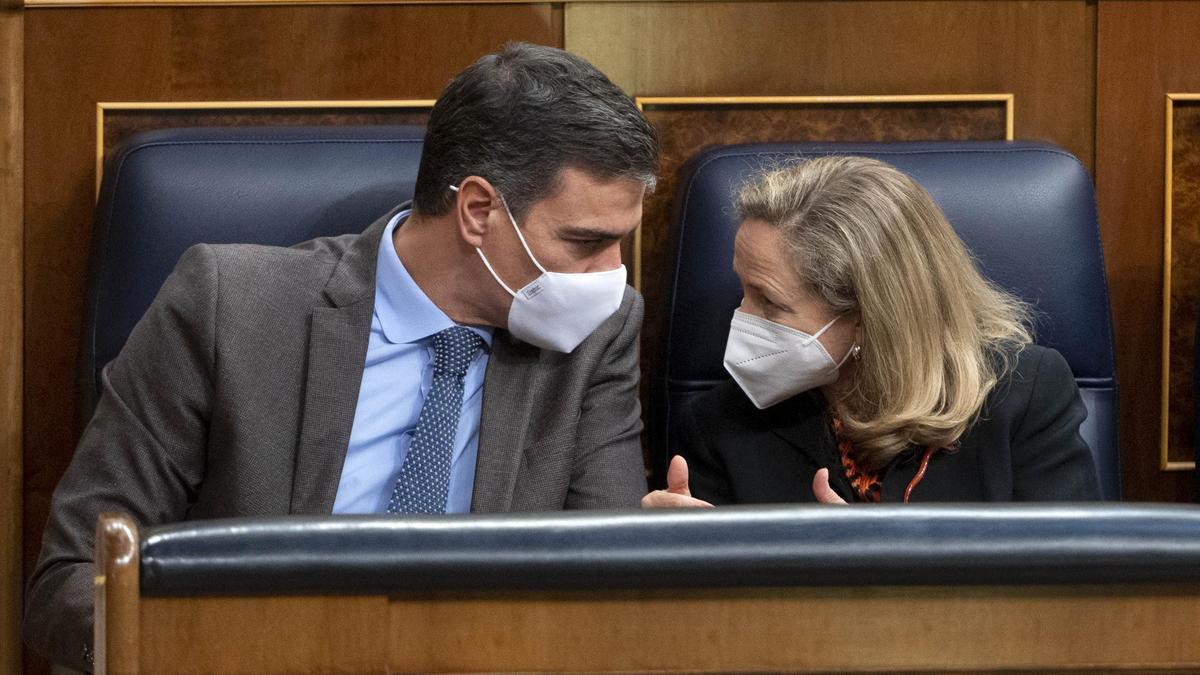 Pedro Sánchez y Nadia Calviño, en el Congreso.