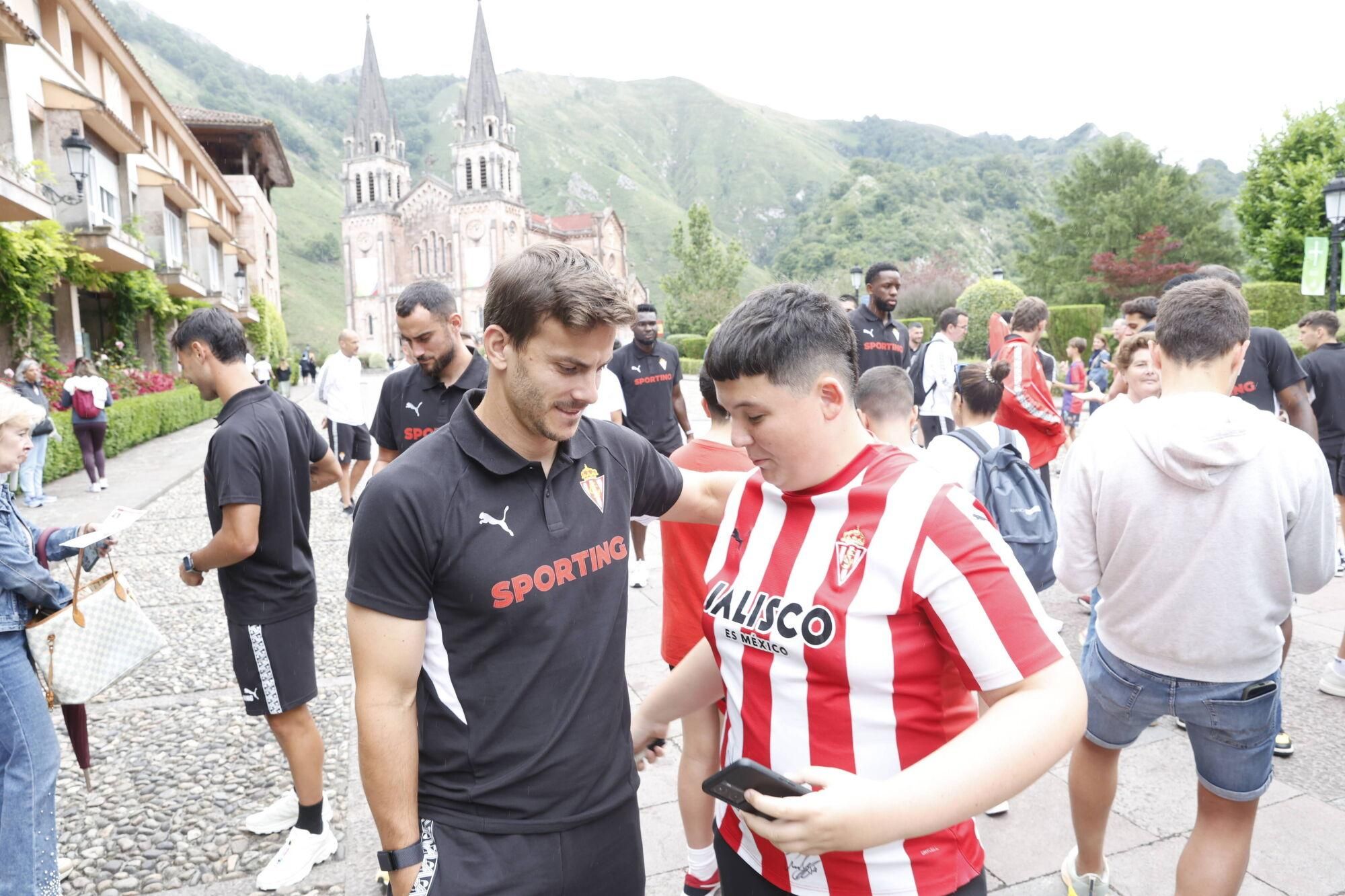 EN IMÁGENES: Visita del Sporting a La Santina en Covadonga