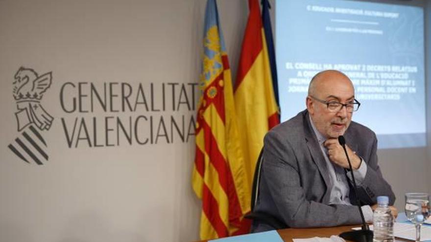 Manuel Alcaraz durante su comparecencia como portavoz del Consell.