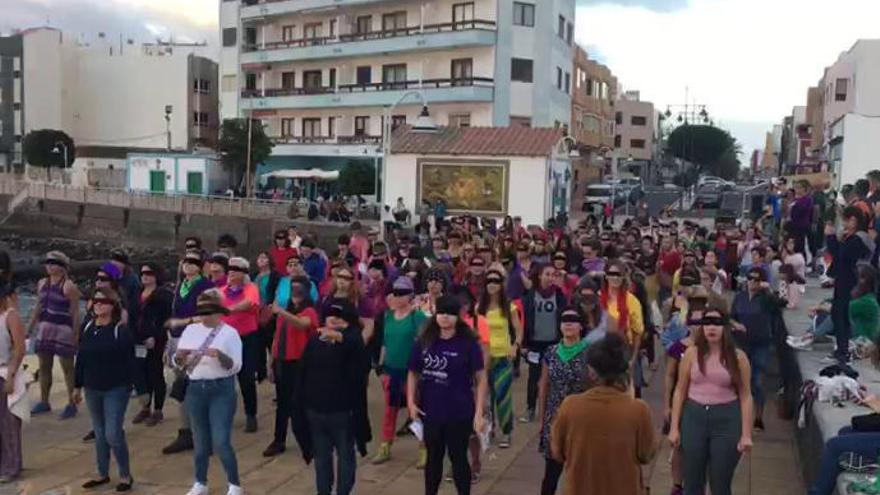 El himno feminista chileno, en el muelle de Arinaga de Gran Canaria