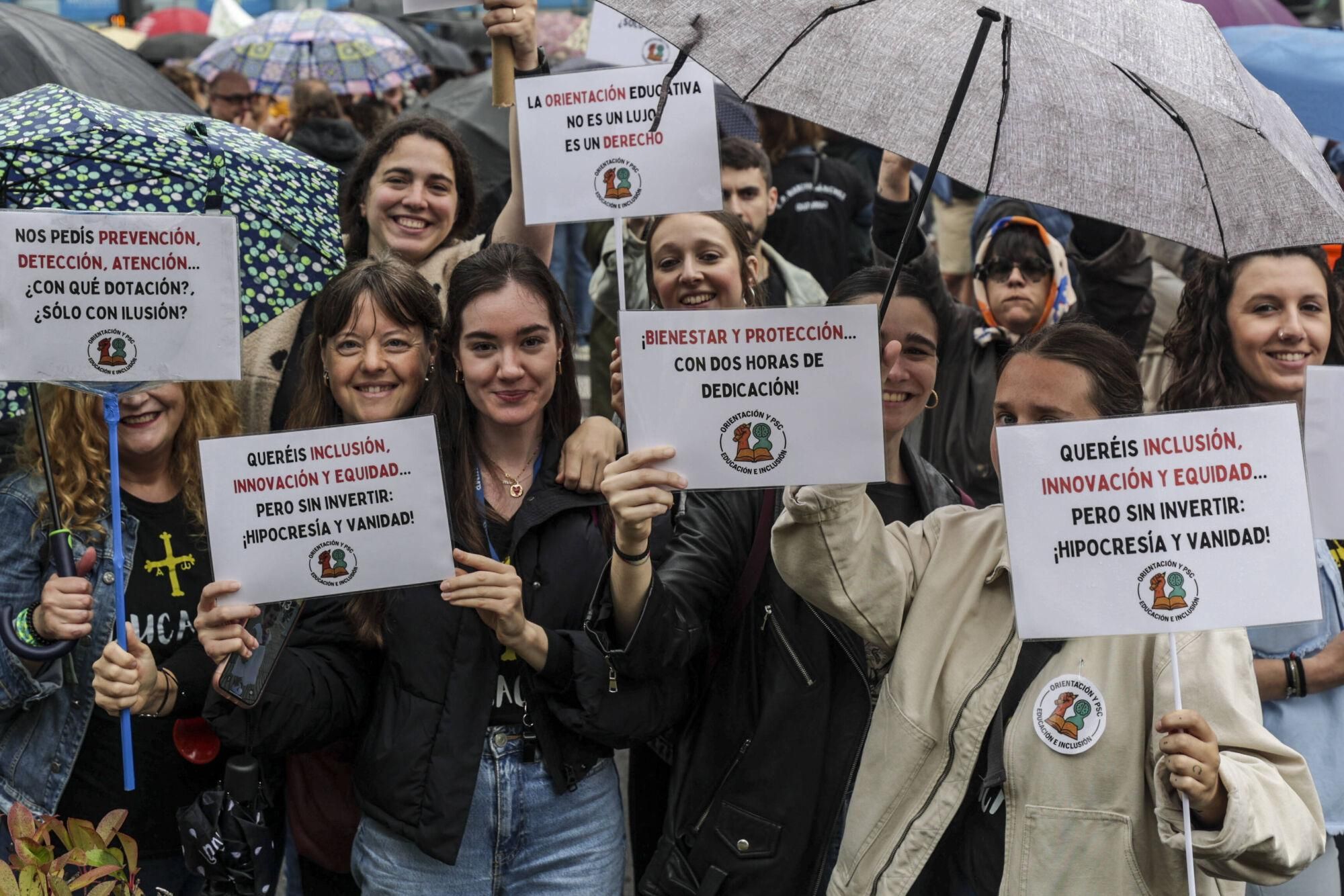 EN IMÁGENES: Así fue la gran manifestación de profesores por la enseñanza pública asturiana