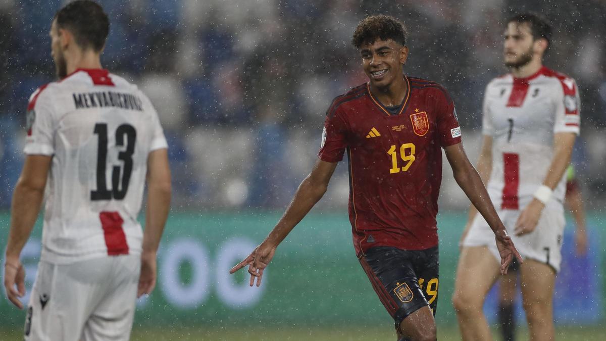 Lamine Yamal celebrando su gol ante Georgia