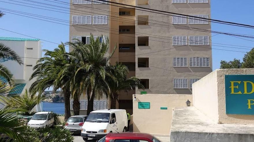 Apartamentos Eden Roc, en Magaluf, donde la víctima cayó al vacío ayer de madrugada.