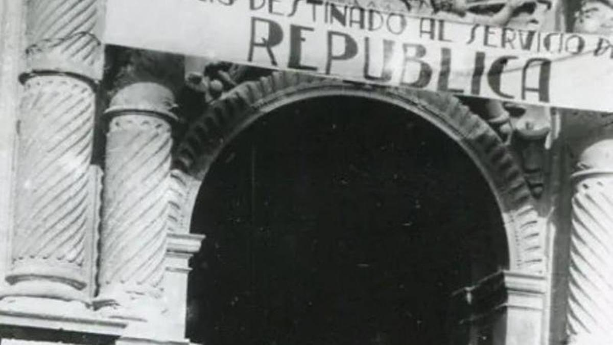 La basílica de Santa Maria d’Elx, durant la Guerra Civil.