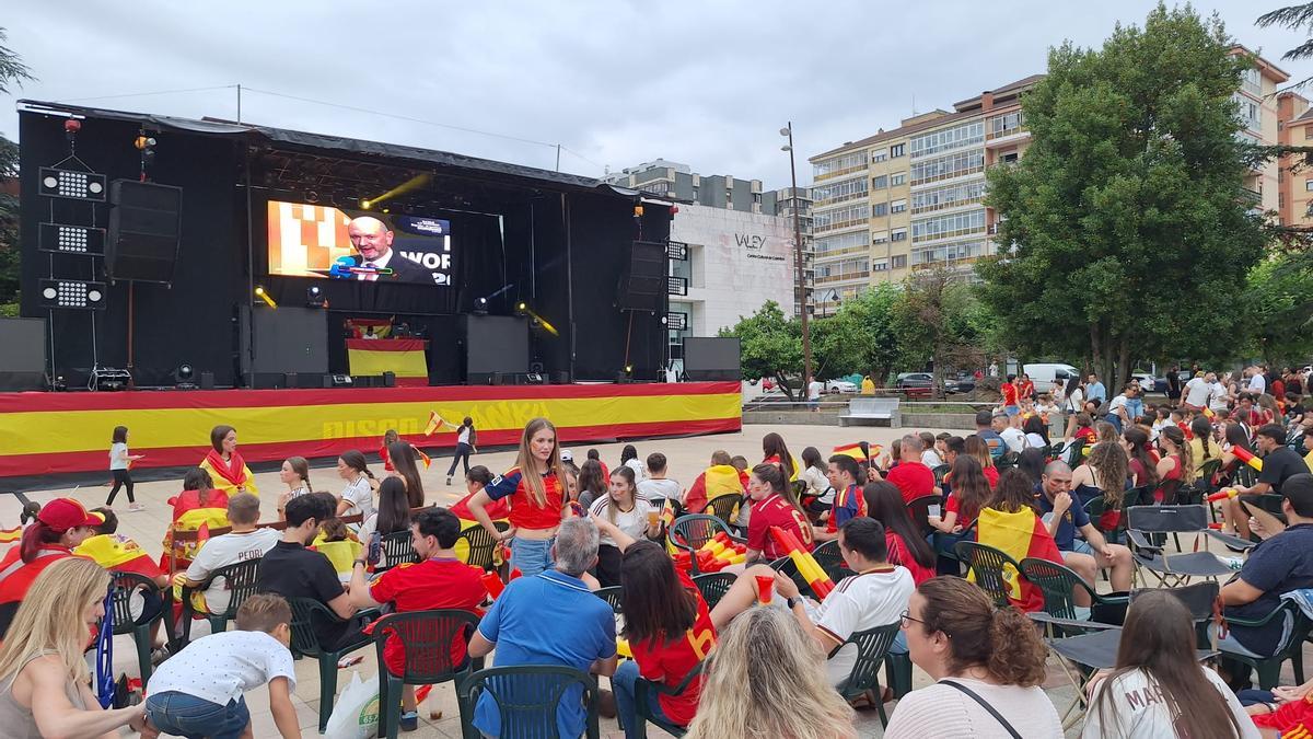 EN IMÁGENES: Piedras Blancas se echa a la calle para vivir el triunfo de España en el Mundial