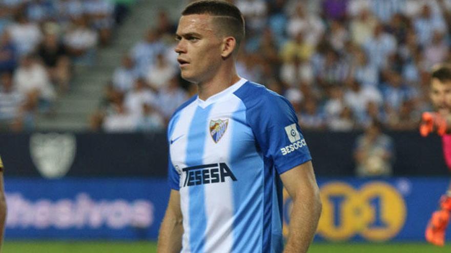 Jack Harper, vistiendo la camiseta del Málaga