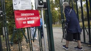 Un colegio electoral en Varsovia