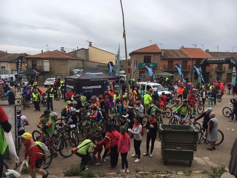 Marcha de ciclismo y senderismo en Carbajales de A