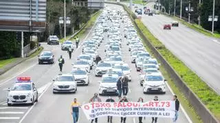Los taxistas de A Coruña alzan la voz contra "la impunidad" de los VTC: "Ya no hay excusas"