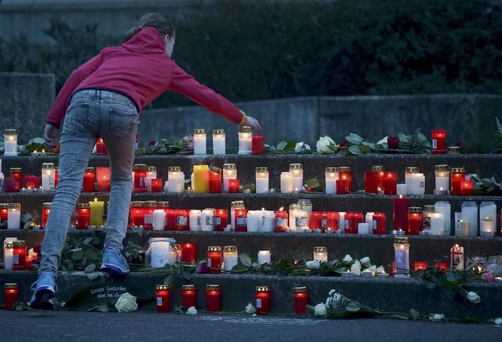 Tanto la pequeña localidad de Haltern Am Seee, de donde procedían los adolescentes alemanes muertos, como los exteriores de la sede de Lufthansa en Colonia, han sido lugares en los que los ciudadanos han querido recordar a las víctimas
