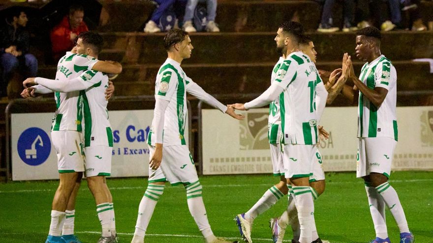 En directo | El Córdoba CF se autodestruye en Olot y el Ciudad de Lucena tutea al Leganés