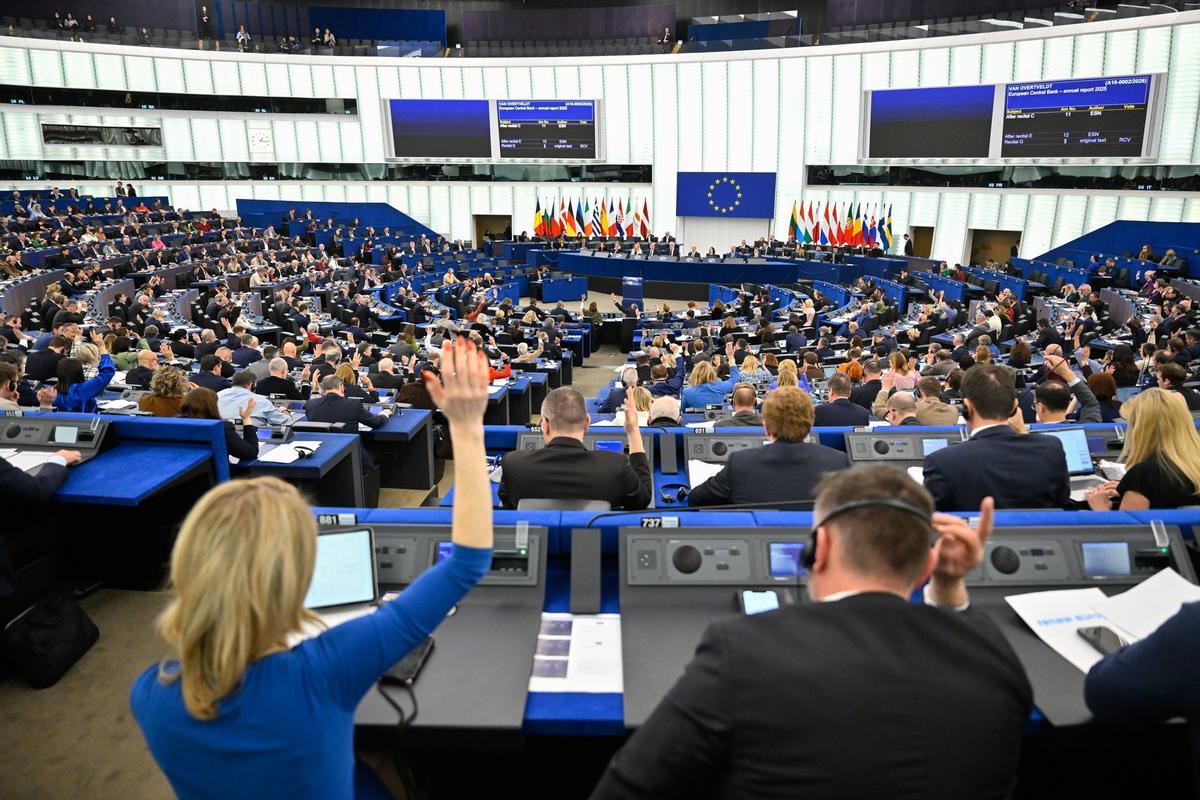 El Parlament Europeu prohibeix l’ús de la IA per generar nus falsos