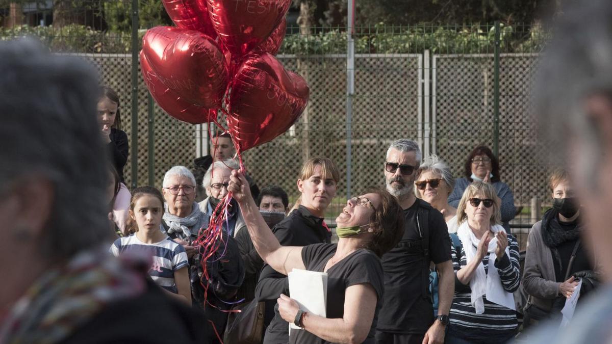 Homenatge  a una dona assassinada per violència masclista.  | OSCAR BAYONA