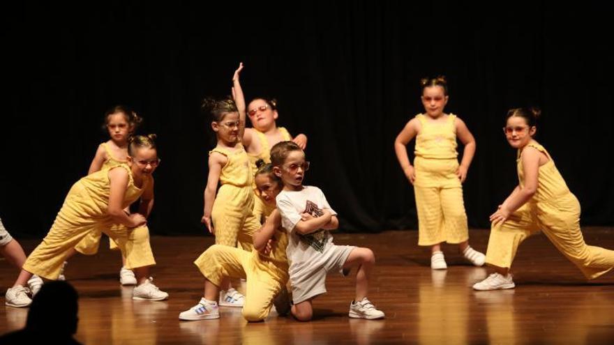 Los más jóvenes exhiben sus coreografías ante el público. //Bernabé/Ana Agra | //BERNABÉ/ANA AGRA
