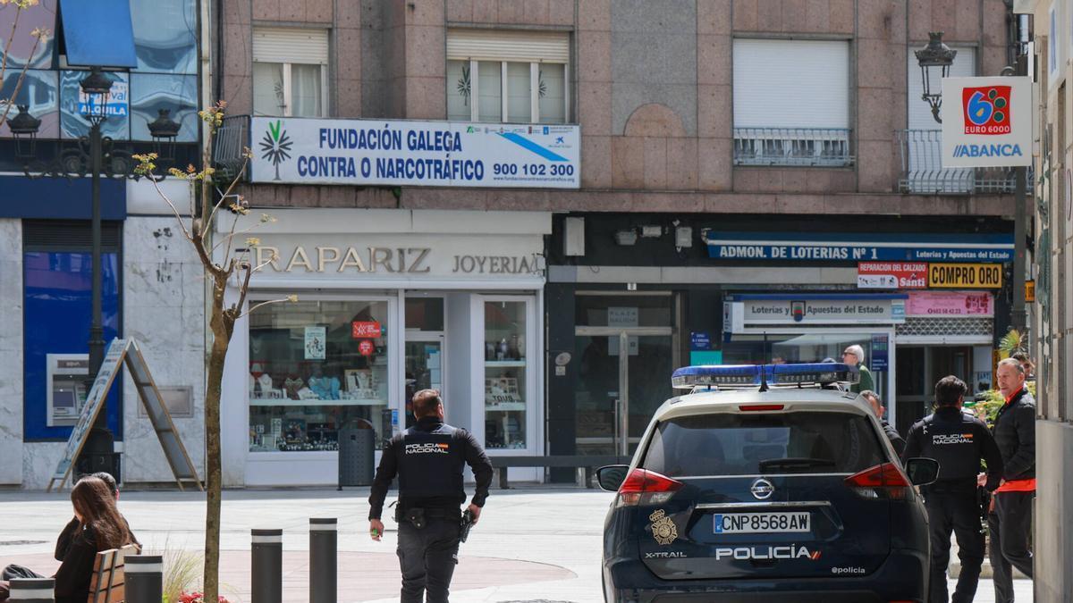 Agentes de la Policía Nacional en Vilagarcía.