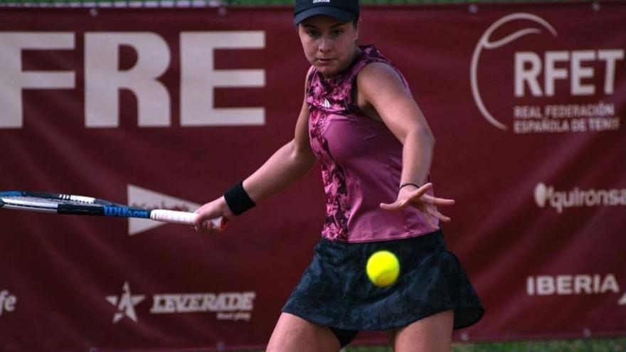 La tenista ovetense Eugenia Menéndez resiste y gana para meterse en la final del campeonato de España cadete