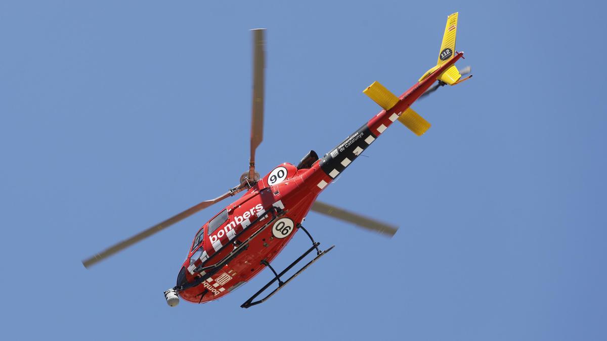Els bombers han mobilitzat l'helicopter aquest dissabte per fer escats de muntanya al Bergudà i a la cerdanya
