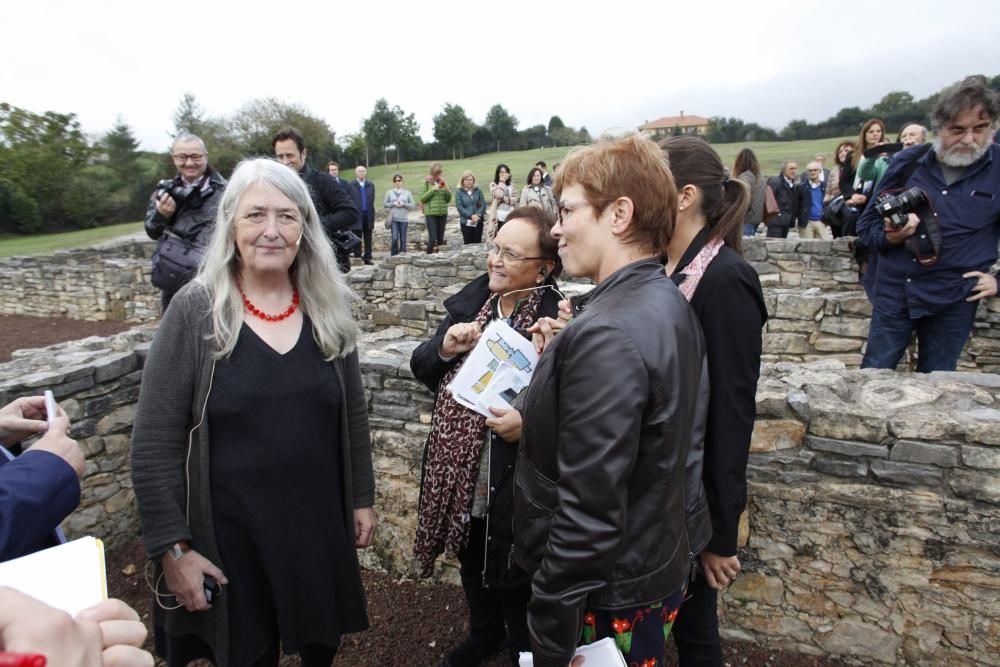 Mary Beard visitando la Villa Romana de Veranes