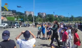 La Guardia Civil realiza una exhibición de medios para 350 alumnos de Pontevedra