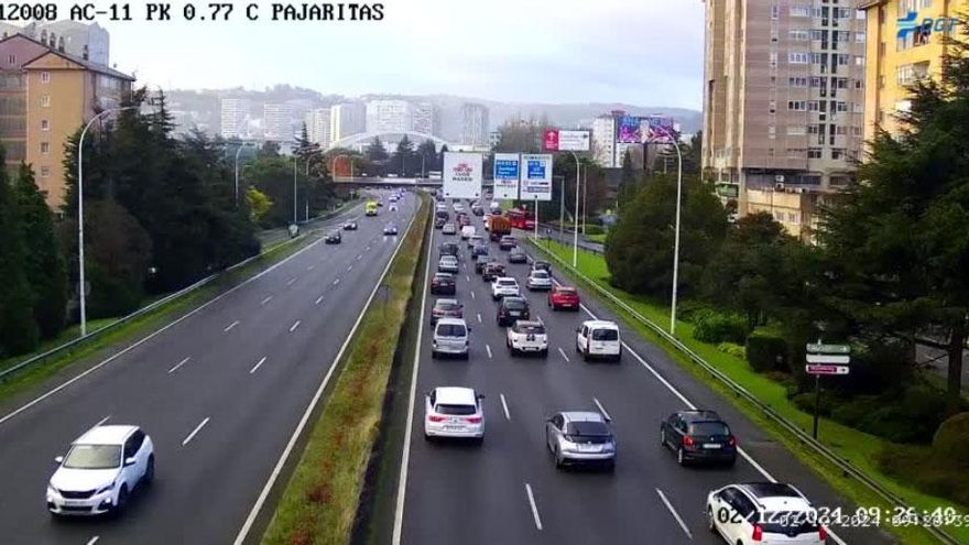 Un accidente múltiple en Alfonso Molina causa importantes retenciones de salida en A Coruña