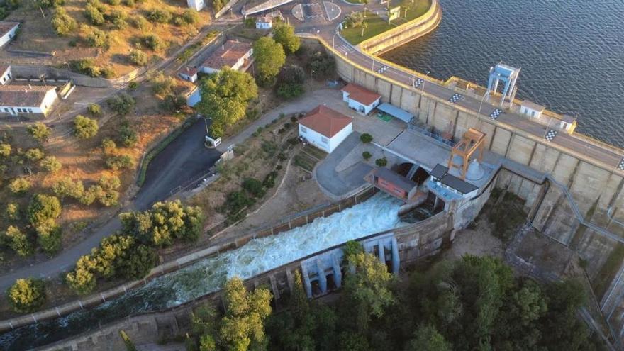 El Canal de Orellana frena el suministro ante el alto consumo