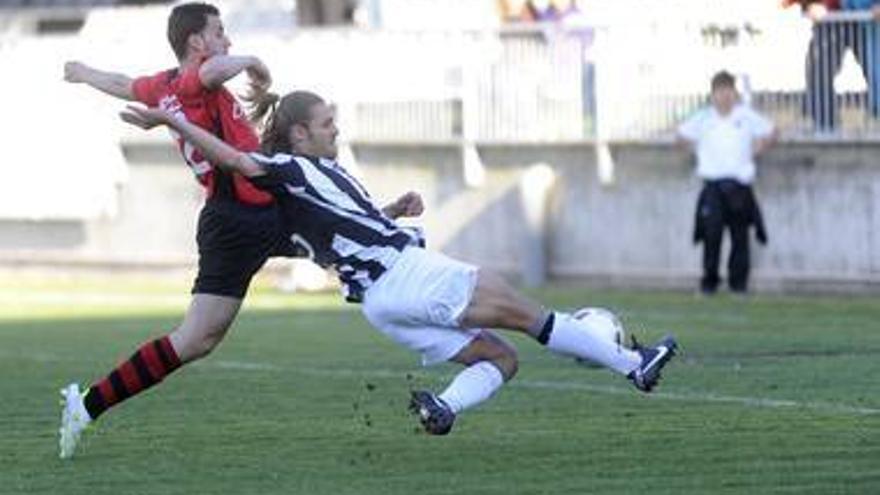 El Castellón empata ante el Utiel (1-1) y le saca 6 puntos al 5º