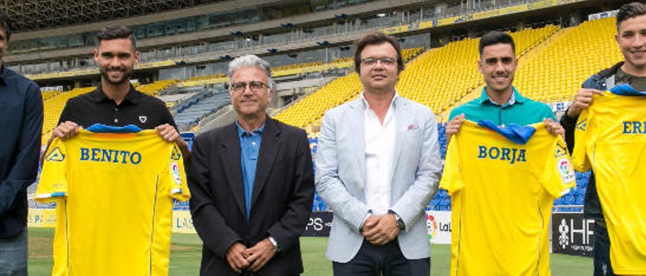 Los tres canteranos junto a Valerón, Tonono y Toni Cruz.