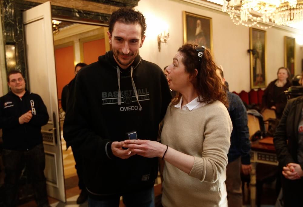 Recepción al Unión Financiera Oviedo en el Ayuntamiento tras ganar la Copa.