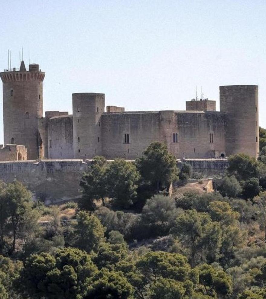 ENCUESTA | ¿Te parece bien que Cort cierre una semana el Castell de Bellver por un desfile de una firma de moda?
