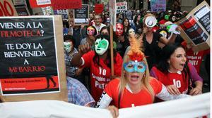 Centenars de prostitutes s’han manifestat aquesta tarda en contra de les últimes mesures de l’ajuntament contra la prostitució.