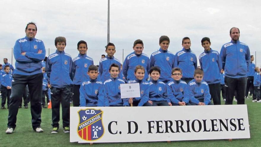 C. F. Ferriolense  presenta sus equipaciones