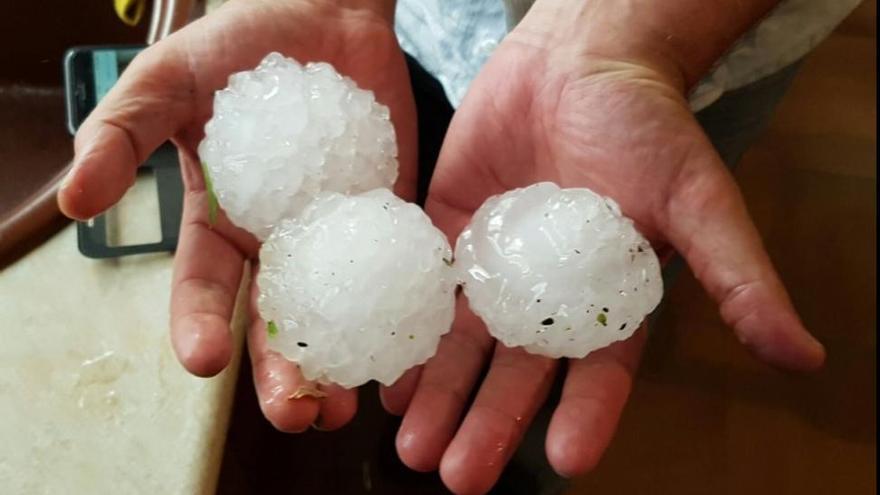 Una fuerte granizada causa daños en vehículos en Rubielos de Mora