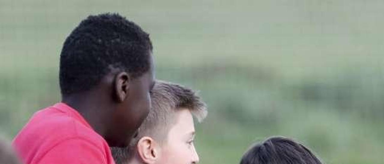 Seydou, junto a sus compañeros Pablo y Sergio.