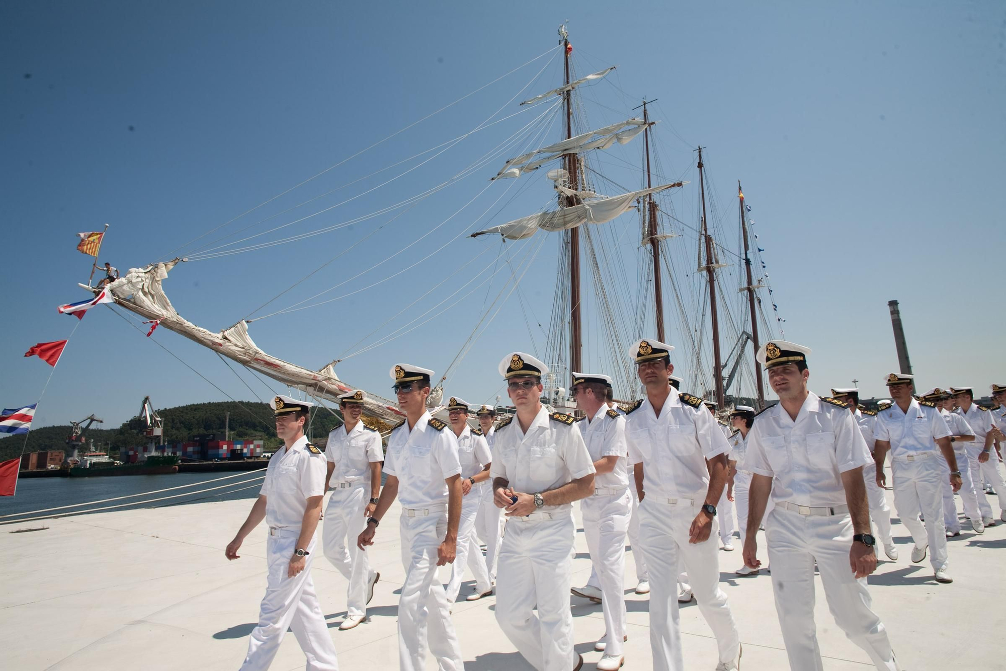 En imágenes: Así fue la última visita del Juan Sebastián Elcano a Asturias, en 2013 y a Avilés