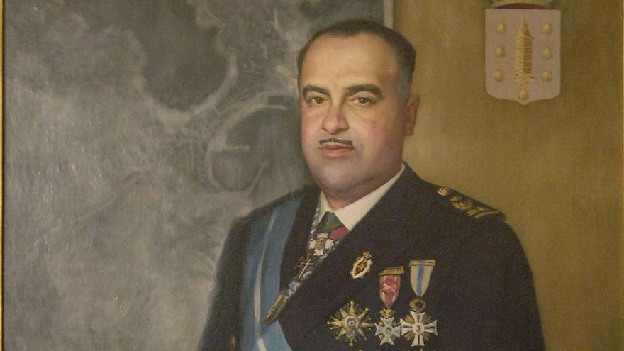 Detalle del cuadro de Alfonso Molina en la galería de alcaldes del Palacio Municipal. | // FRAN MARTÍNEZ