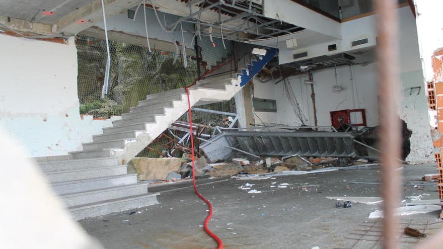 Interior del Museo del Calamar Gigante de Luarca, destrozado, tras el temporal de febrero de 2014.