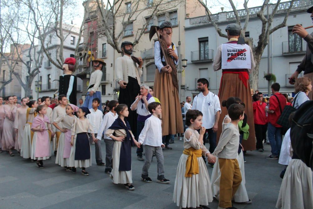 Populària omple Figueres d''ambient tradicional