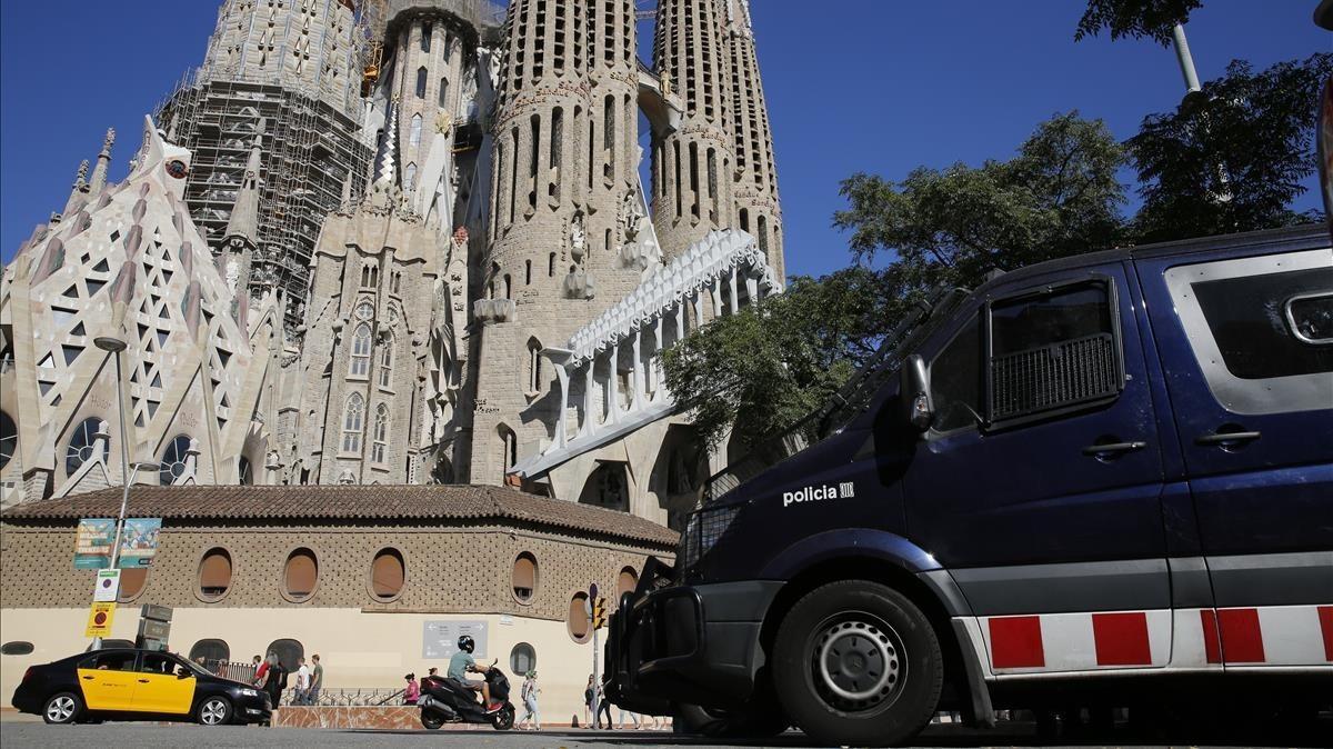 zentauroepp39768984 barcelona 22 08 2017 vigilancia en sagrada familia despu s d170823140420