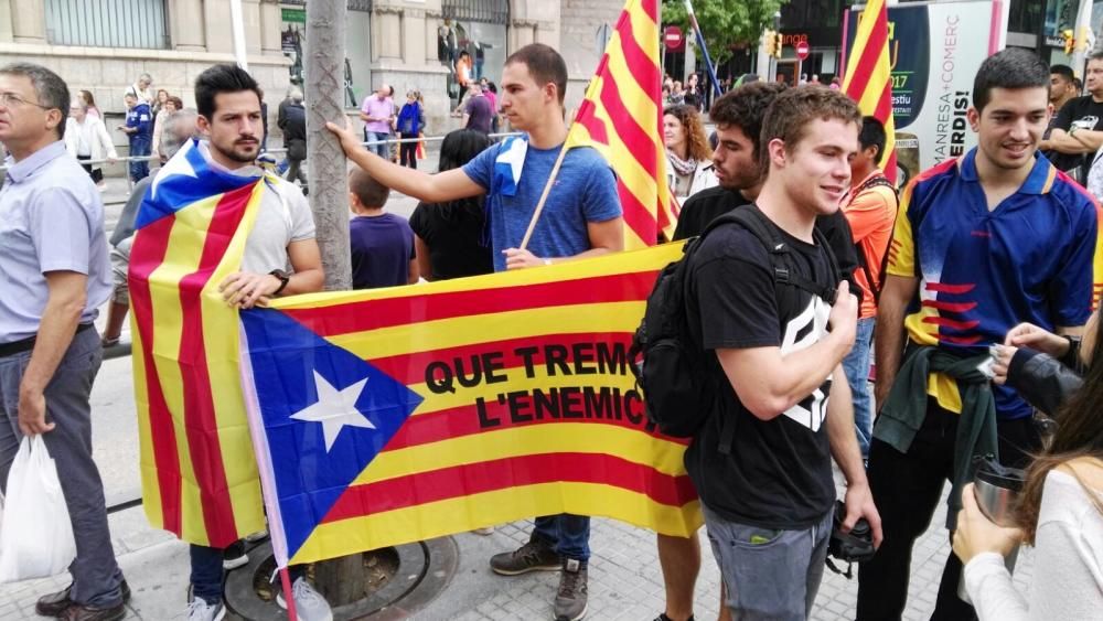 Multitudinària manifestació contra la violència a Manresa