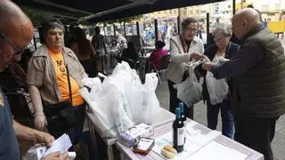 El Natahoyo celebra el reparto del bollo entre sus vecinos