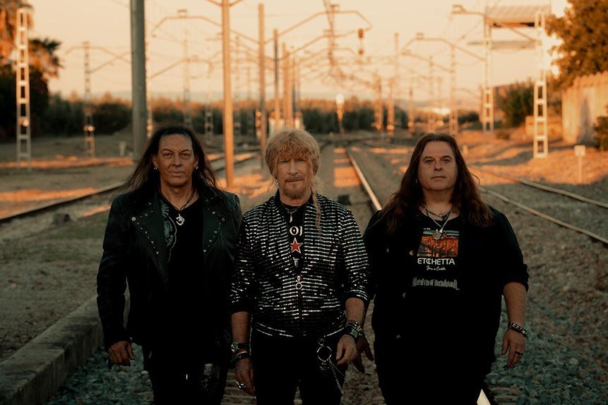 Paco Ventura (guitarra), Manuel Martínez (voz) y Manuel Ibañez, miembros actules de Medina Azahara.