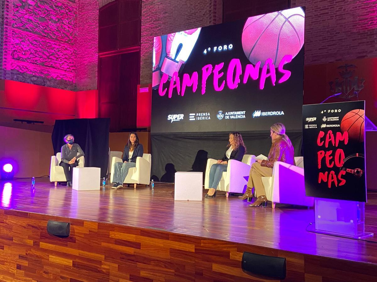 Una de las mesas redondas del IV Foro Campeonas