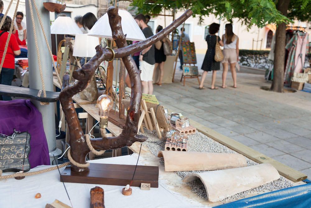 Estreno del horario nocturno del mercadilo de Sant Magí